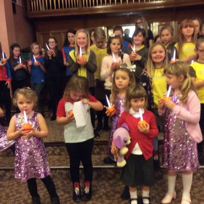 Guiding Christingle at Wombwell